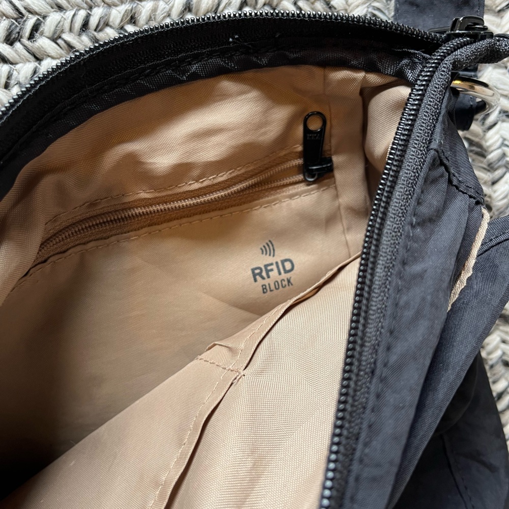 Peak Gear Black RFID Block Crossbody Messenger Bag - Picture 4 of 10
